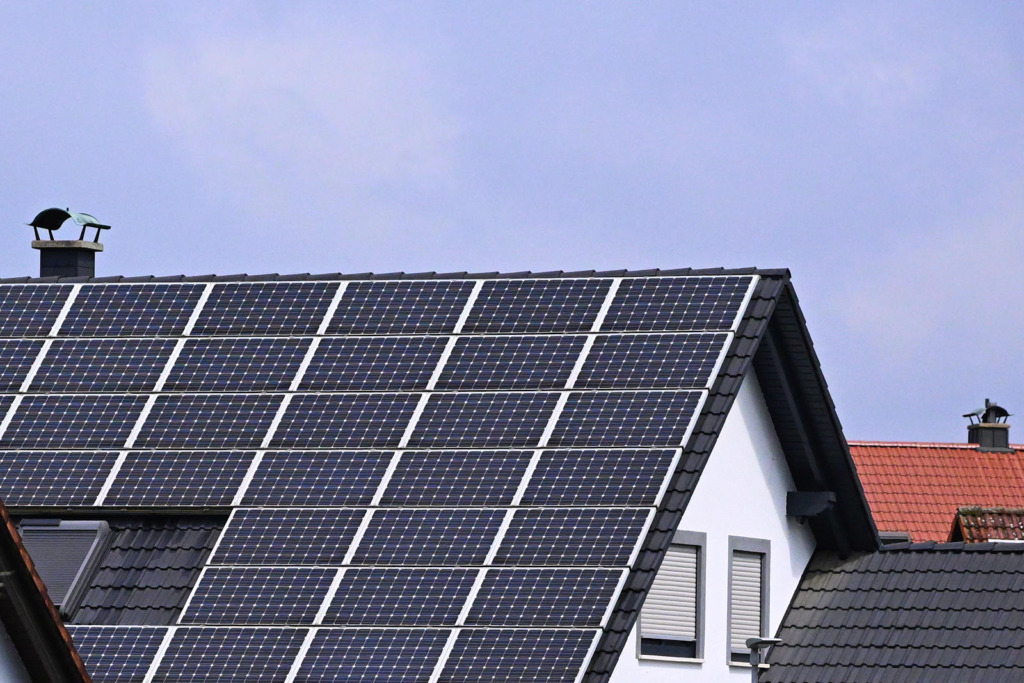 Private PV-Dachanlage auf Einfamilienhaus, für die seit 1. August neue EEG-Vergütungssätze gelten
