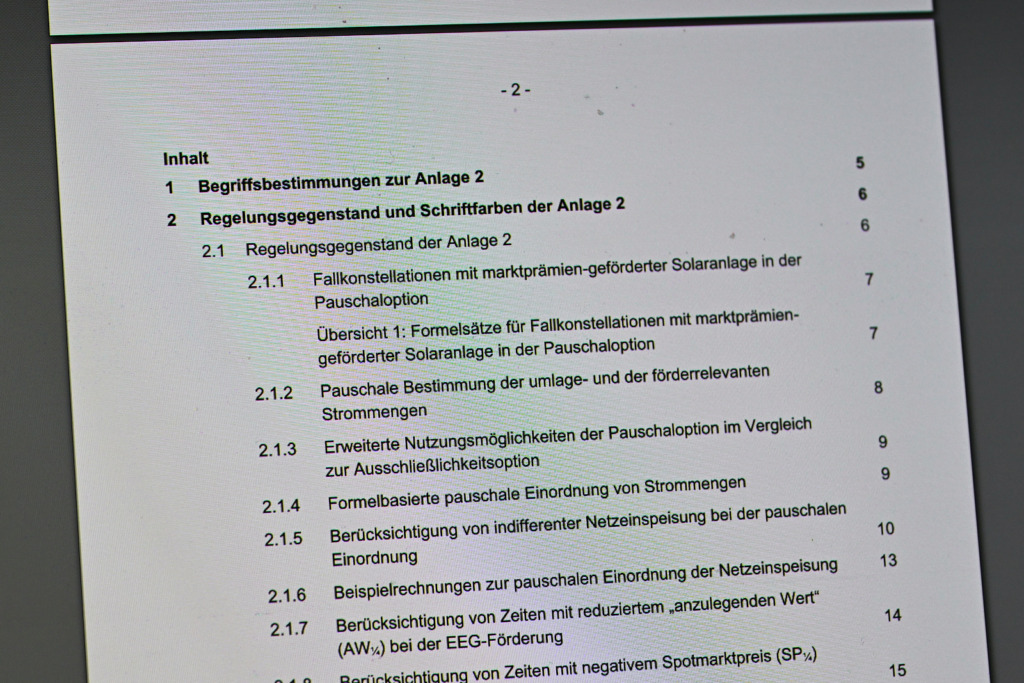 Schräg fotografiertes Inhaltsverzeichnis der Anlage 2 zur Pauschaloption der MiSpeL-Festlegung mit Kapiteln zu Formelsätzen und Strommengen